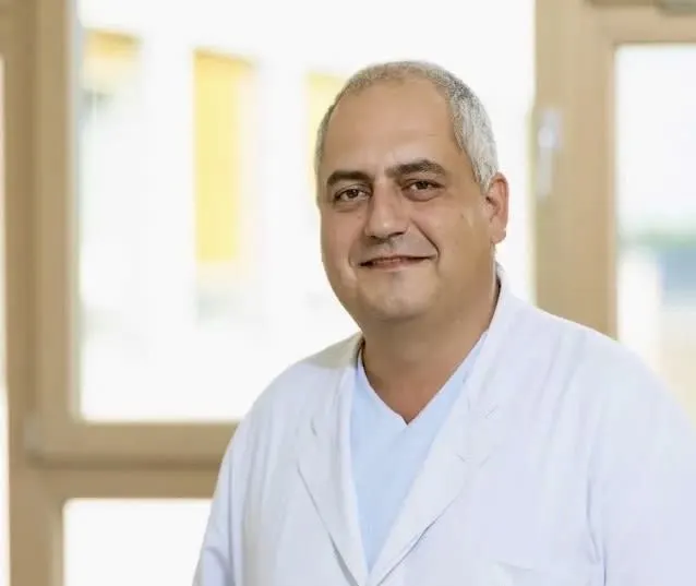 Dr. med. Bora Akoglu – Facharzt für Innere Medizin und Gastroenterologie Frankfurt